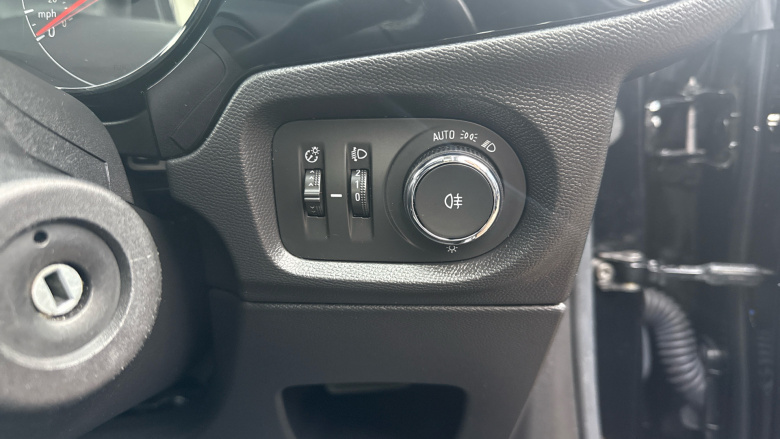 Vauxhall Corsa 1.2 SE 5dr Petrol Hatchback